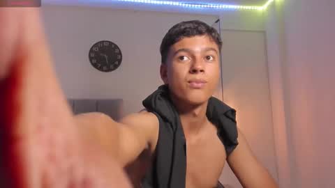 Snapshot of santy_stump chatting on 11.19.25 santy_stump online show from 11.19.25