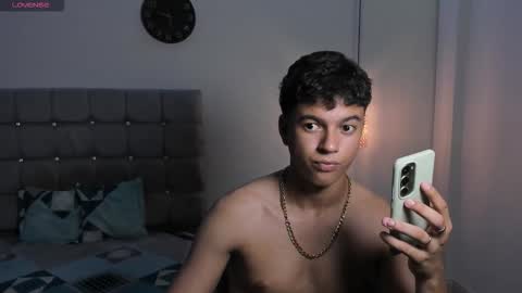 Snapshot of santy_stump chatting on 11.22.25 santy_stump online show from 11.22.25