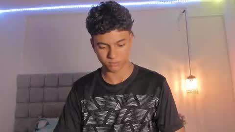 Snapshot of santy_stump chatting on 11.30.25 santy_stump online show from 11.30.25