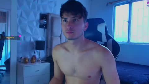 Snapshot of santyago_taylor chatting on 12.31.24 Santyago online show from 12.31.24