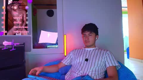 Snapshot of santyago_taylor chatting on 11.11.25 Santyago online show from 11.11.25