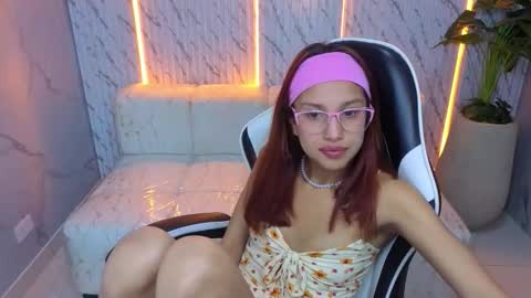 Snapshot of saphire_tx chatting on 12.04.25 Online 800 to 1400 online show from 12.04.25