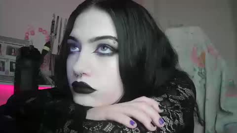 Snapshot of saphirerose1 chatting on 10.11.25 Sapphire online show from 10.11.25