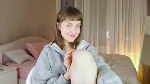 Snapshot of saphirree chatting on 10.21.25 Anny online show from 10.21.25