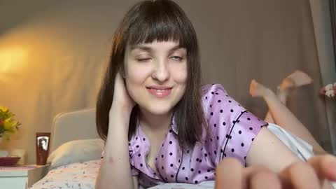 Snapshot of saphirree chatting on 10.29.25 Anny online show from 10.29.25