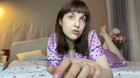 Snapshot of saphirree chatting on 10.31.25 Anny online show from 10.31.25