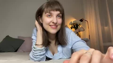 Snapshot of saphirree chatting on 11.10.25 Anny online show from 11.10.25