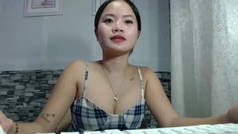 Snapshot of sapphire_amora chatting on 12.02.25 sapphire_amora online show from 12.02.25