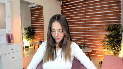 Snapshot of sapphire_venus chatting on 01.16.25 Valerin online show from 01.16.25