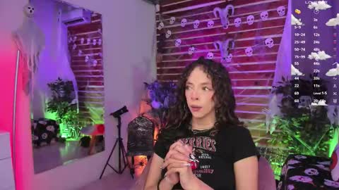 Snapshot of sapphire_venus chatting on 10.27.25 Valerin online show from 10.27.25