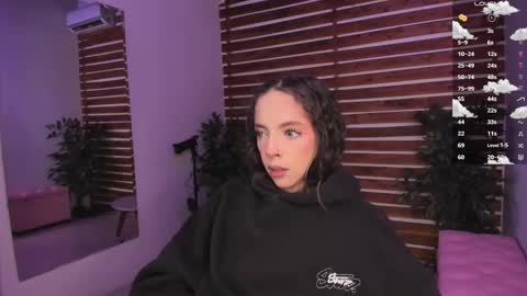 Snapshot of sapphire_venus chatting on 11.23.25 Valerin online show from 11.23.25