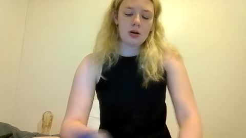 sara9920 online show from 04.19.26