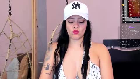 Snapshot of sara__michell chatting on 10.16.25 online show from 10.16.25