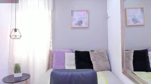 Snapshot of sara__michell chatting on 10.23.25 online show from 10.23.25