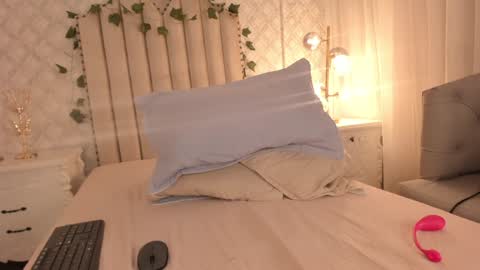 Sara online show from 12.19.24