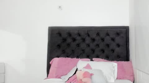 Snapshot of sara_evans01 chatting on 01.11.25 sara online show from 01.11.25