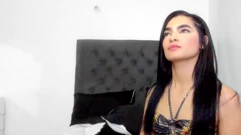 Snapshot of sara_evans01 chatting on 01.18.25 sara online show from 01.18.25