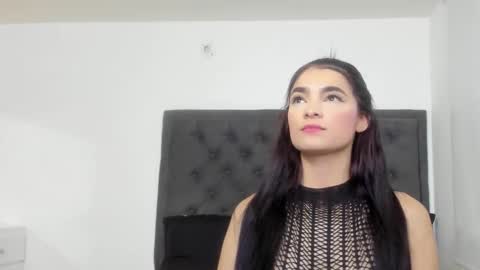 Snapshot of sara_evans01 chatting on 02.13.25 sara online show from 02.13.25