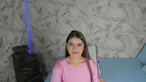 Snapshot of sara_fernandezz chatting on 12.23.24 sara online show from 12.23.24