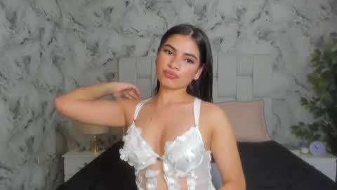 Snapshot of sara_fernandezz chatting on 03.08.25 sara online show from 03.08.25