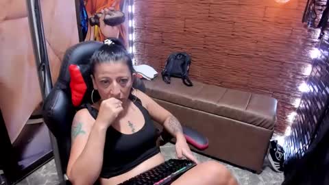 Snapshot of sara_hot_2 chatting on 01.15.25 no limits sarah online show from 01.15.25