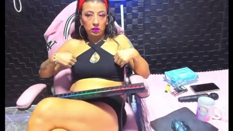 Snapshot of sara_hot_2 chatting on 02.18.25 no limits sarah online show from 02.18.25