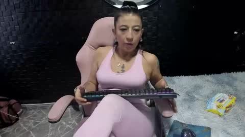 Snapshot of sara_hot_2 chatting on 11.04.25 no limits sarah online show from 11.04.25