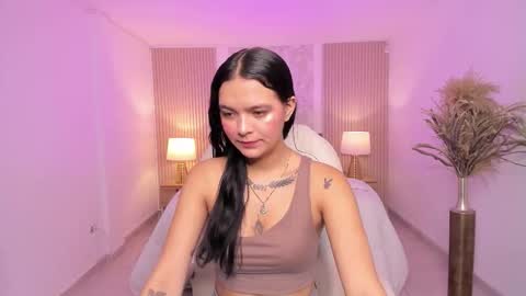 Snapshot of sara_jjones_ chatting on 12.14.25 Sara online show from 12.14.25