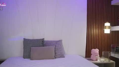  Sara Jones  online show from 03.01.26