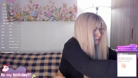 Sara  new account  give me thomb up  Follow me   help me reach 15k followers again   online show from 03.12.26