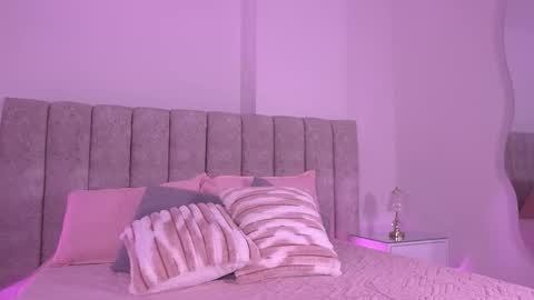 sara_lopee1 online show from 11.14.25