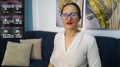 Sara   online show from 04.25.26