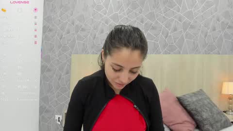 Snapshot of sara_melo chatting on 09.22.25 Sara online show from 09.22.25