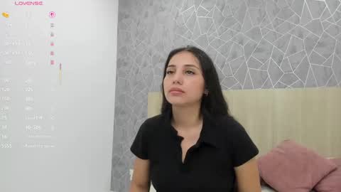 Snapshot of sara_melo chatting on 10.04.25 Sara online show from 10.04.25