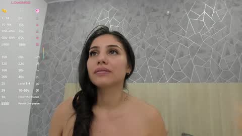 Snapshot of sara_melo chatting on 10.14.25 Sara online show from 10.14.25