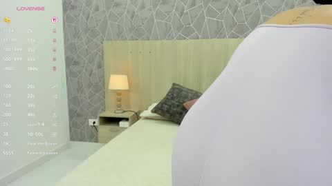 Snapshot of sara_melo chatting on 11.16.25 Sara online show from 11.16.25