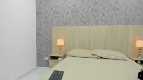 Snapshot of sara_melo chatting on 11.26.25 Sara online show from 11.26.25