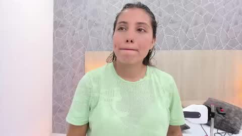 Snapshot of sara_melo chatting on 07.27.26 Sara online show from 07.27.26
