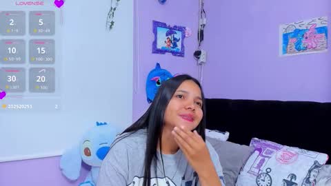 Snapshot of sara_mendez2_ chatting on 09.28.25 Sara Mendez online show from 09.28.25