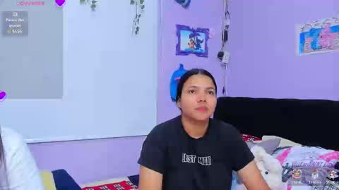 Snapshot of sara_mendez2_ chatting on 10.14.25 Sara Mendez online show from 10.14.25