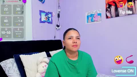 Snapshot of sara_mendez2_ chatting on 11.17.25 Sara Mendez online show from 11.17.25