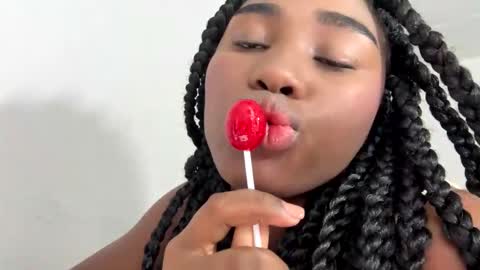 Sara online show from 11.18.25