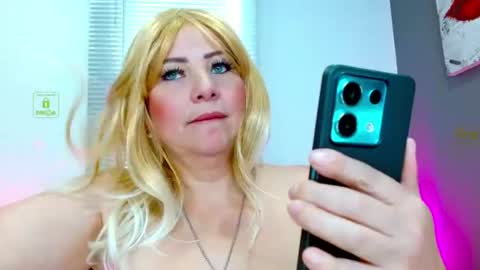 Snapshot of sara_naughtyw chatting on 07.30.26 katiasupreme online show from 07.30.26