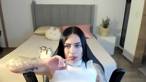 Snapshot of sara_oxford chatting on 12.21.25 Sara online show from 12.21.25