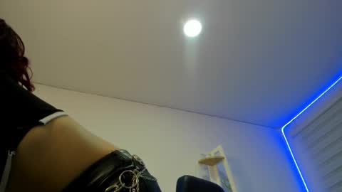 sara_red_x online show from 03.31.26