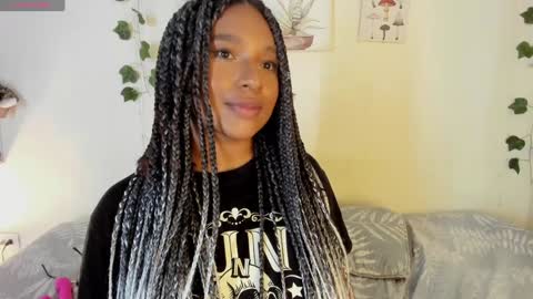 Snapshot of sara_sophiee chatting on 01.21.25 sara sofia online show from 01.21.25