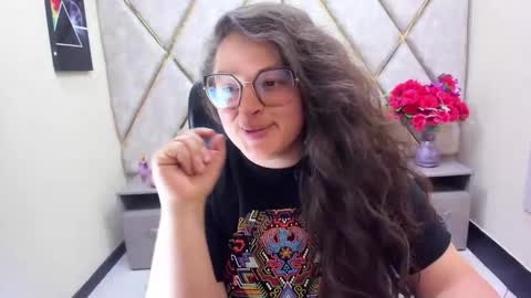 sara_thonson_ online show from 05.05.26