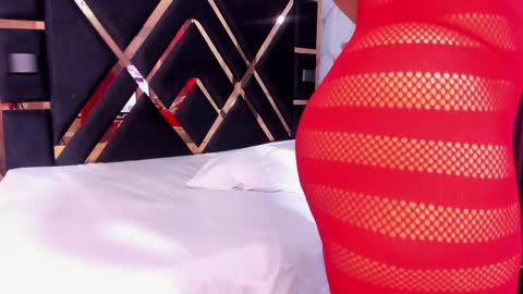 Snapshot of sara_tourner chatting on 10.01.25 sara_tourner online show from 10.01.25