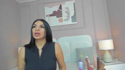 Snapshot of sara_vanegas1 chatting on 09.28.25 Sara online show from 09.28.25