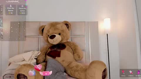 Snapshot of saraa_milleer chatting on 02.12.25 Sara Miller online show from 02.12.25